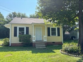 2811 Four Seasons Blvd in Greensboro, NC - Building Photo