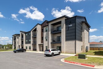102 West Crossing Apartments in Bentonville, AR - Foto de edificio - Building Photo