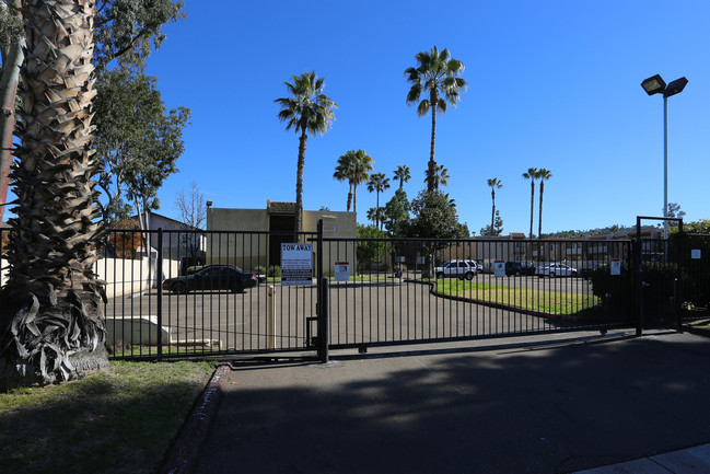 Sunshine Gardens in El Cajon, CA - Foto de edificio - Building Photo