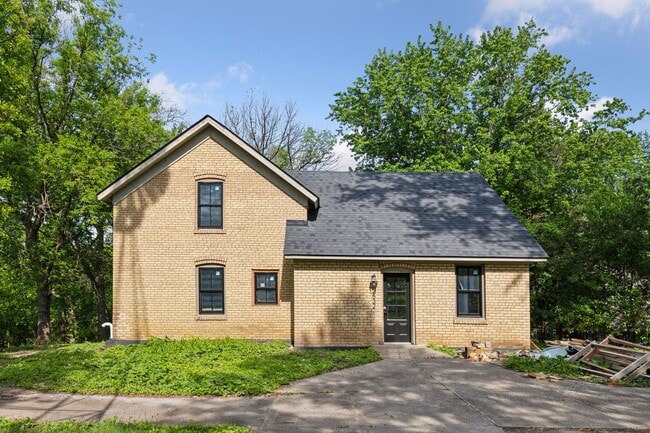 2532 Eitel Rd in Chaska, MN - Building Photo - Building Photo