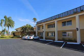 Palms of Belleair in Belleair Bluffs, FL - Building Photo - Building Photo