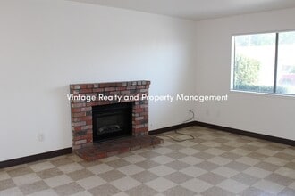 907 Oro Way in Lodi, CA - Building Photo - Building Photo