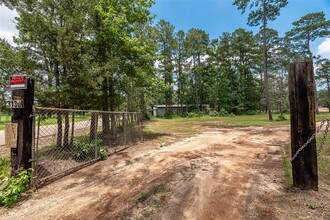 3130 Pine Rd in Cleveland, TX - Building Photo - Building Photo