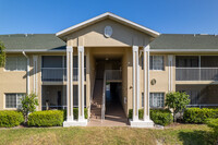 Gardens at Bonita Springs in Bonita Springs, FL - Foto de edificio - Building Photo