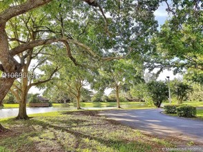 8524 Old Country Manor-Unit -105 in Davie, FL - Building Photo - Building Photo