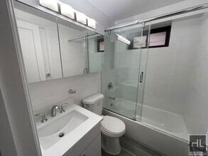 East 89 Street in New York, NY - Foto de edificio - Building Photo