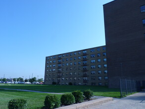 Benville Court Apartments in Toronto, ON - Building Photo - Building Photo