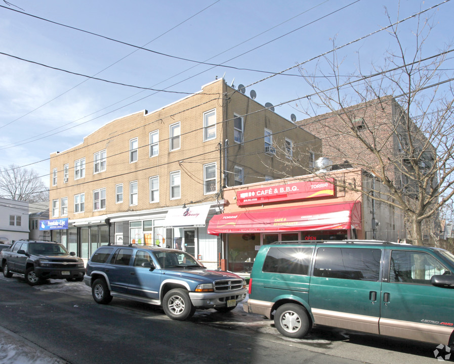 1041 Louisa St in Elizabeth, NJ - Foto de edificio