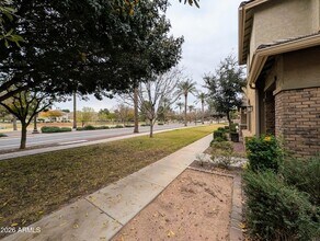 923 S Osborn Ln in Gilbert, AZ - Foto de edificio - Building Photo