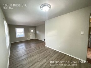 10300 Ross Cir in St. Louis, MO - Building Photo - Building Photo