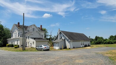 520 Highway 33 in Millstone Township, NJ - Building Photo - Building Photo