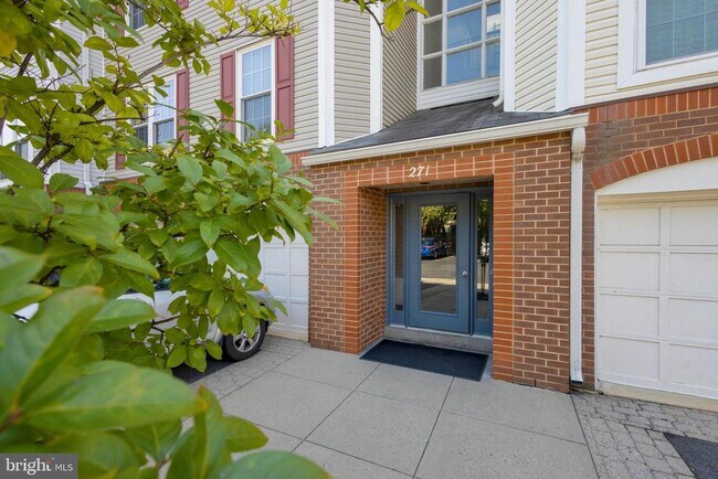 271 S Pickett St-Unit -302 in Alexandria, VA - Building Photo - Building Photo