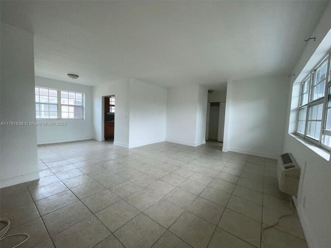 1241 Normandy Dr in Miami Beach, FL - Building Photo - Building Photo