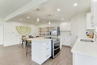 1235 Manulani St in Kailua, HI - Building Photo - Building Photo