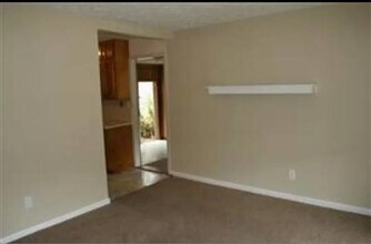 211 Dover Ct in Jonesboro, GA - Building Photo - Building Photo