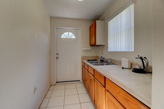 68 Fairview Ave in Ormond Beach, FL - Building Photo - Building Photo