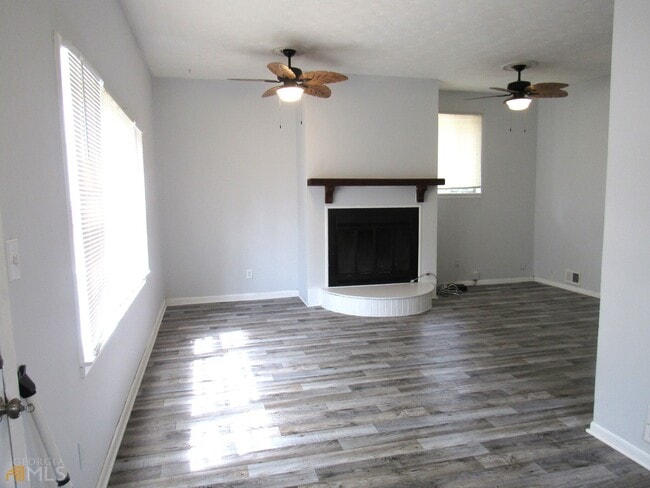 8337 Holly Dr in Jonesboro, GA - Building Photo - Building Photo