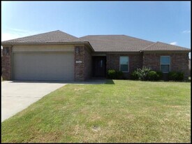 2405 Canterbury Ln in Cabot, AR - Building Photo