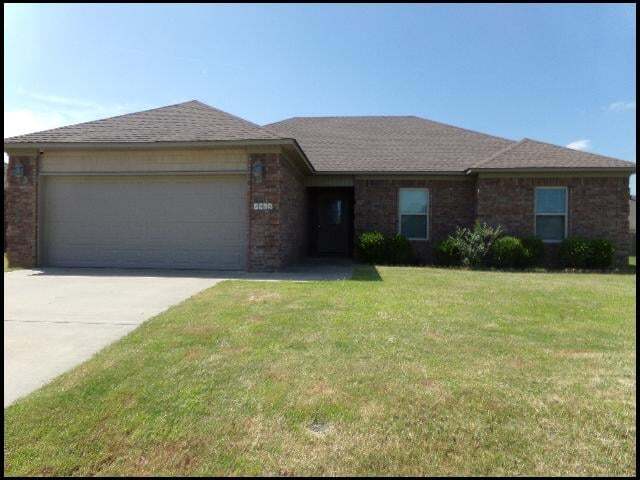 property at 2405 Canterbury Ln