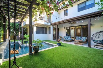 627 Alcazar Ave in Coral Gables, FL - Building Photo - Building Photo