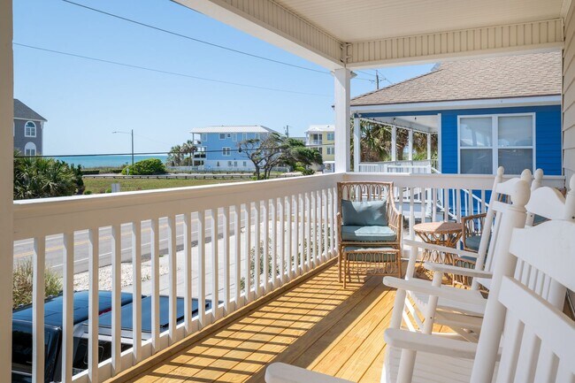 property at 421 Fort Fisher Blvd N
