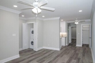 609 Tulip Ave-Unit -E2 in Stewart Manor, NY - Building Photo - Building Photo