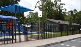 827 SW 64th Terrace, Unit B in Gainesville, FL - Building Photo