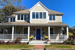 13 Railway Blf, Unit 2nd floor in West Yarmouth, MA - Building Photo