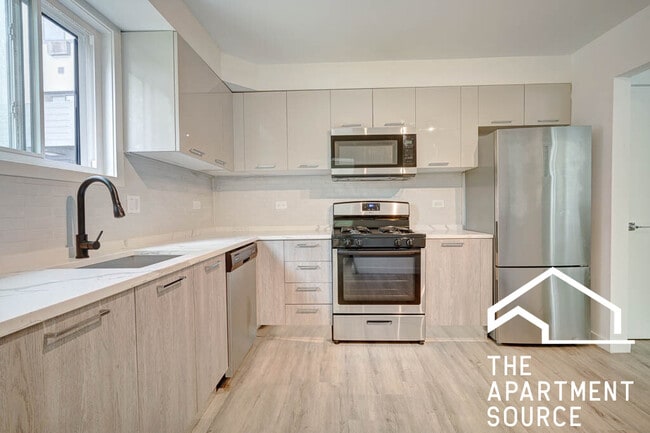property at 7621 N Sheridan Rd