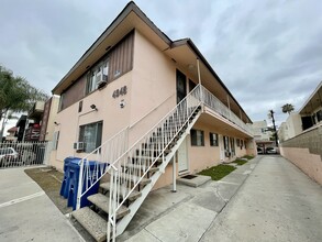 4948 Rosewood Ave in Los Angeles, CA - Foto de edificio - Floor Plan