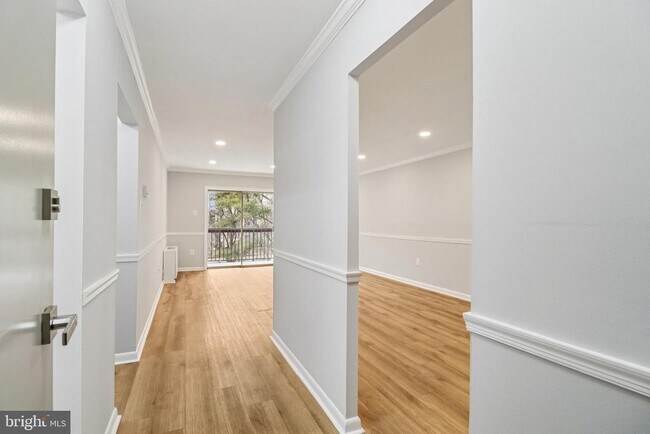 10300 Westlake Dr in Bethesda, MD - Building Photo - Building Photo