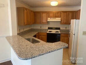 1044 Southwest Dr in Davidson, NC - Building Photo - Building Photo