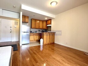 318 W 107th St-Unit -5F in New York, NY - Building Photo - Building Photo