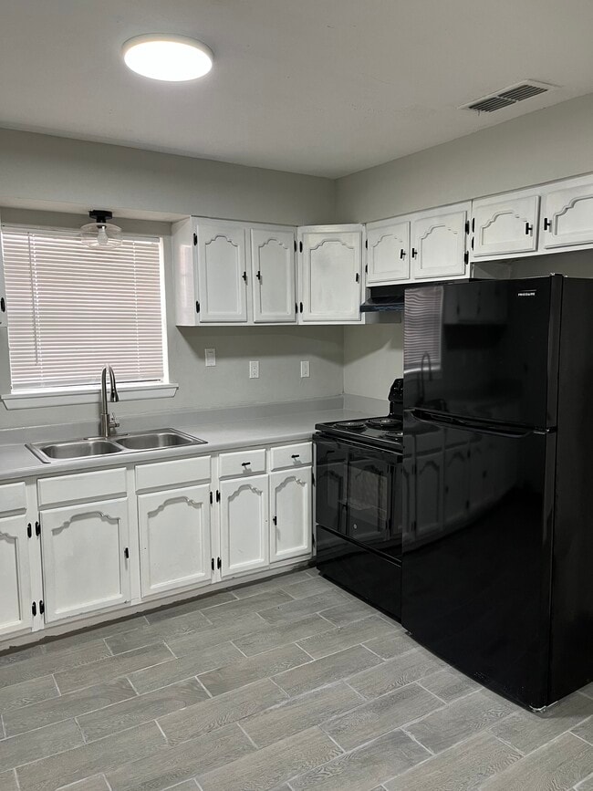 2906 Corpus Christi St, Unit 2 in Laredo, TX - Building Photo - Building Photo