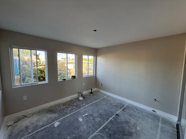 5176 Ewing St in San Diego, CA - Building Photo - Building Photo