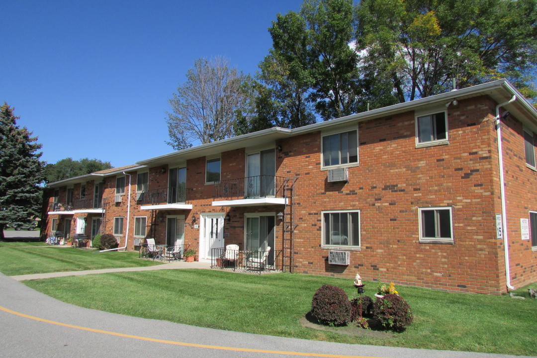 Buffalo Manor Apartments in Rochester, NY - Building Photo