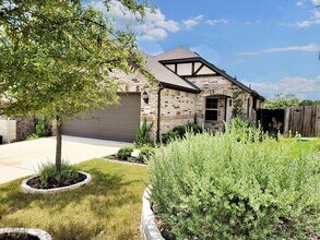 8307 Prairie Rye Dr in Lago Vista, TX - Building Photo - Building Photo