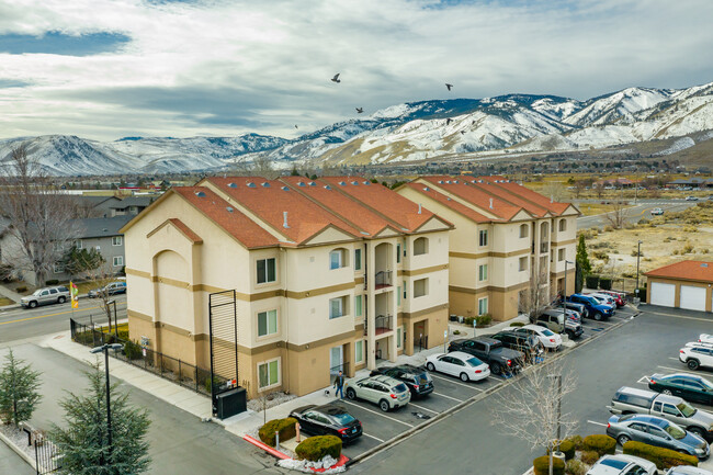 Villa at Dolphin Bay Apartments in Carson City, NV - Foto de edificio - Building Photo