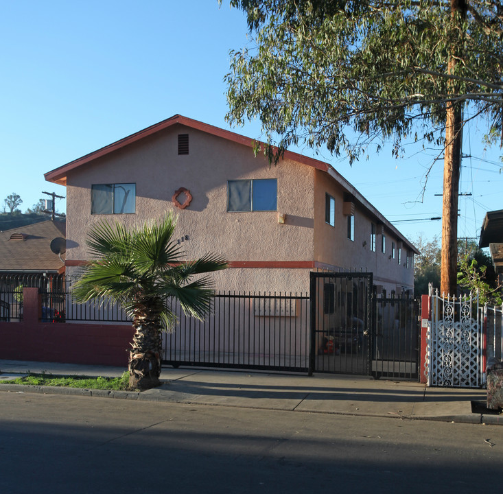 118 E Avenue 38 in Los Angeles, CA - Building Photo