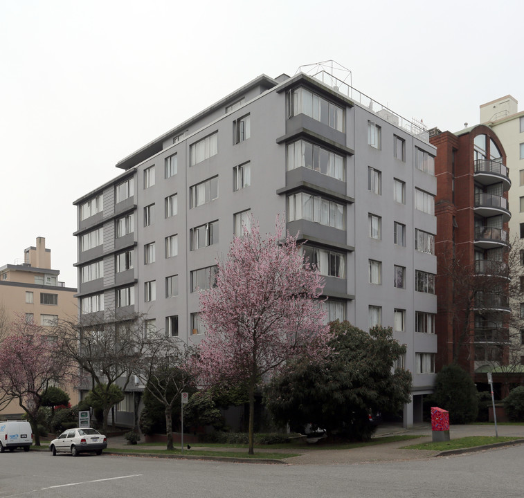 Warwick House in Vancouver, BC - Building Photo