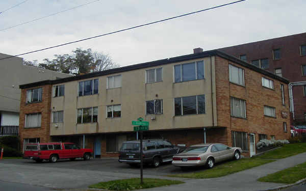 Harriet Manor in Seattle, WA - Foto de edificio