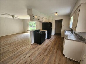 1185 FM 222 in Coldspring, TX - Foto de edificio - Building Photo