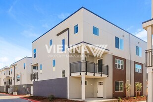 7994 Quiet Knolls Dr in Antelope, CA - Building Photo