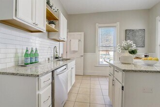 1512 E Irving Plz, Unit 1 in Milwaukee, WI - Building Photo - Building Photo