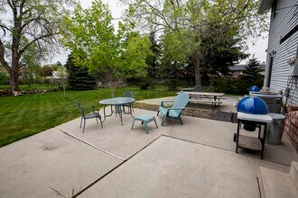 3298 E Fort Union Blvd in Cottonwood Heights, UT - Building Photo - Building Photo