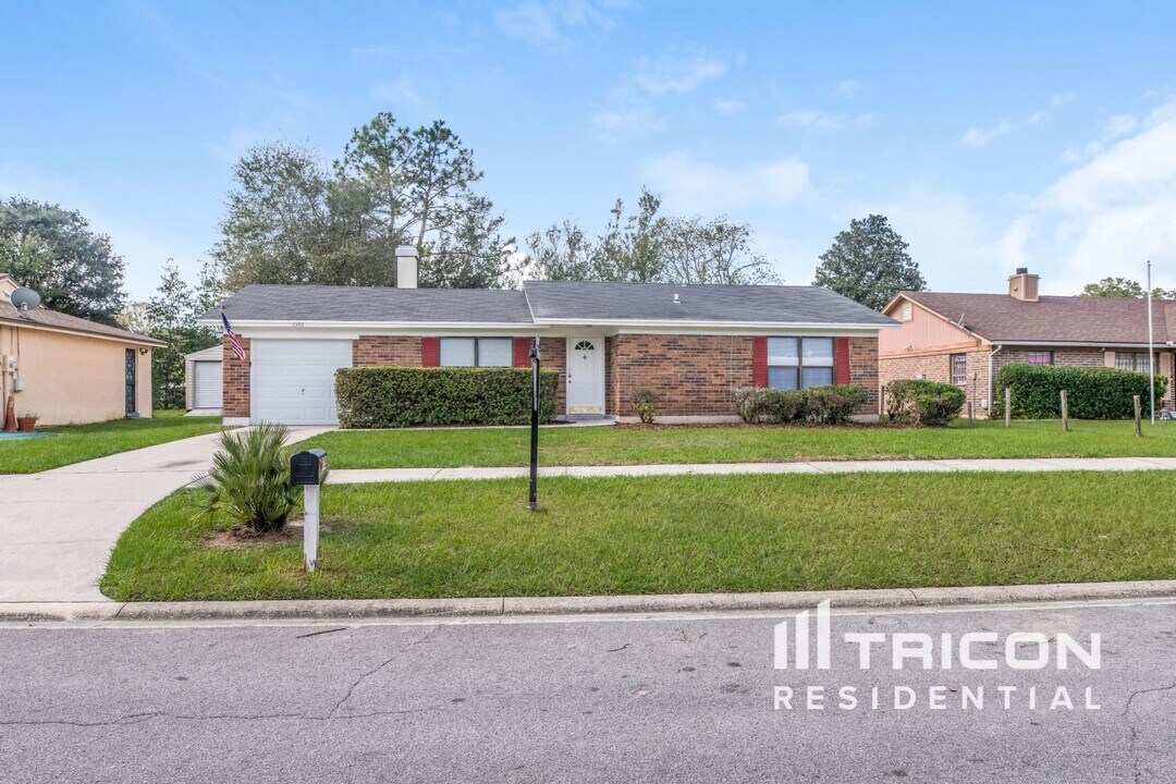 2356 Sharon Lake Dr in Jacksonville, FL - Foto de edificio
