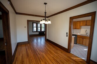 707 W 44th St, Unit 1 in Minneapolis, MN - Foto de edificio - Building Photo