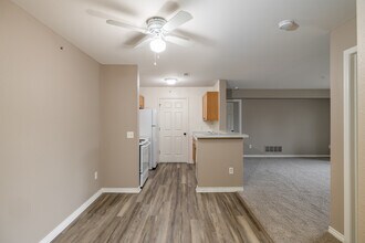 Stratford Place at Brownstown in Brownstown, MI - Foto de edificio - Interior Photo