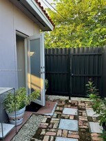 9525 SW 16th St in Miami, FL - Building Photo