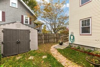 57 Pleasant St, Unit 2 in Wakefield, MA - Building Photo - Building Photo